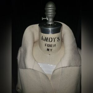 BNWT Banana Republic 100% cashmere cream V neck sweater L